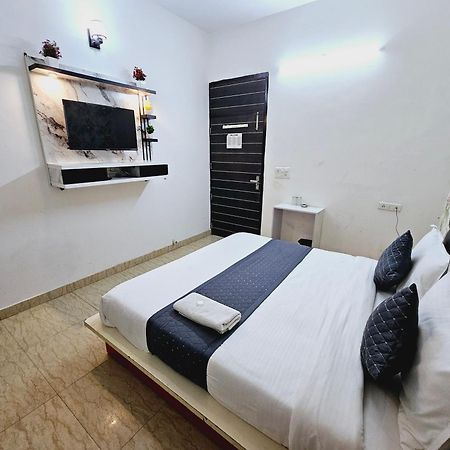 Hotel Tulip Near Delhi Airport New Delhi Exterior foto