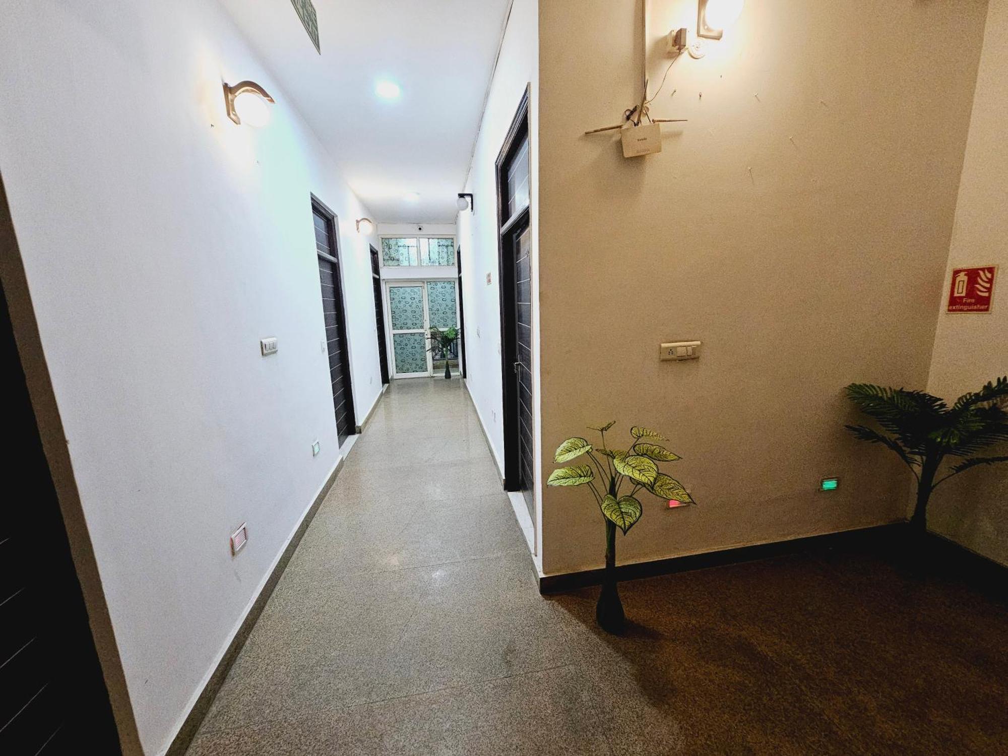 Hotel Tulip Near Delhi Airport New Delhi Exterior foto