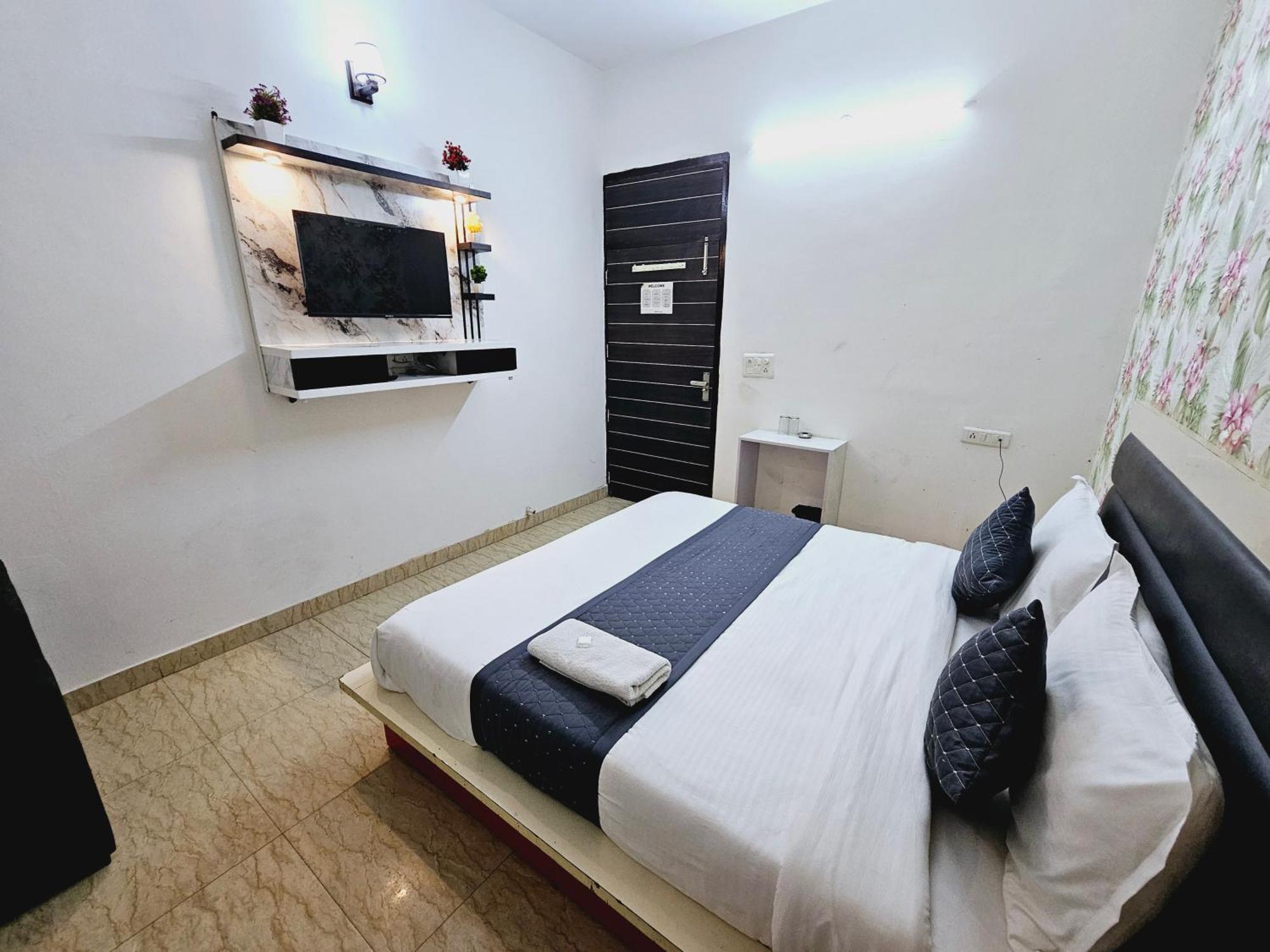 Hotel Tulip Near Delhi Airport New Delhi Exterior foto
