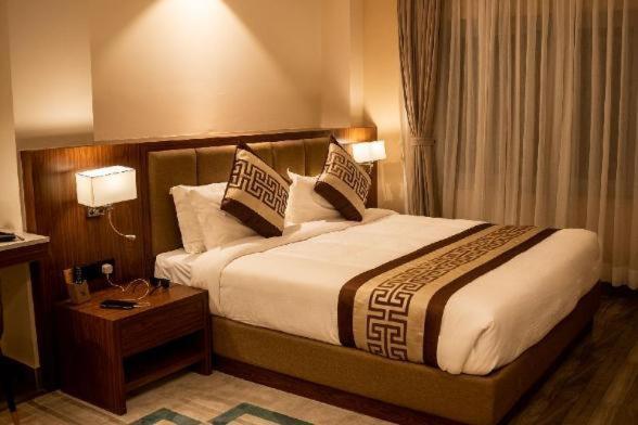 Hotel Tulip Near Delhi Airport New Delhi Exterior foto