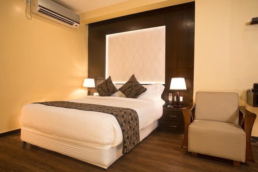 Hotel Tulip Near Delhi Airport New Delhi Exterior foto